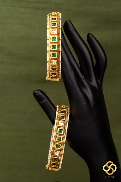 Emerald green with pearls kada  (openable pattern) - Set of 2