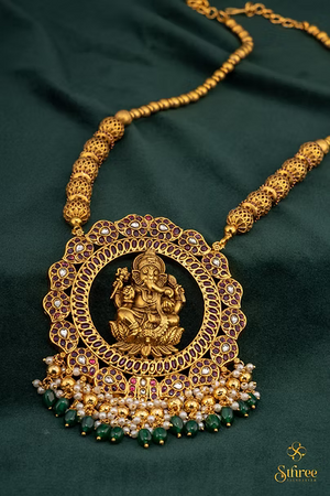 Ganesha Pendant with gundumani - Ruby red