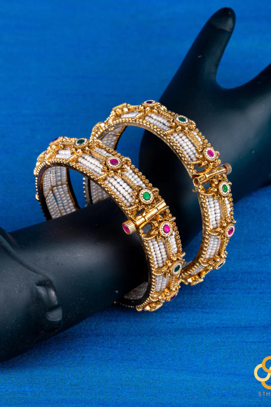 Kada - White colour beads