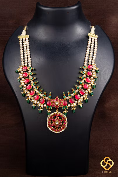 Kemp Haram and pearls set