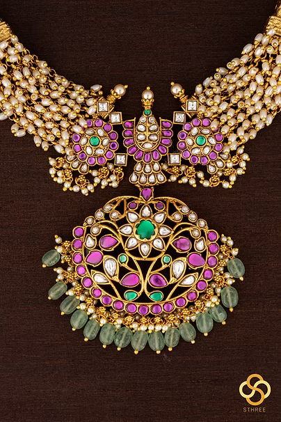 Kemp Hasli with pearls