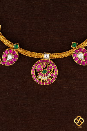 Kemp addigai with mango pendants