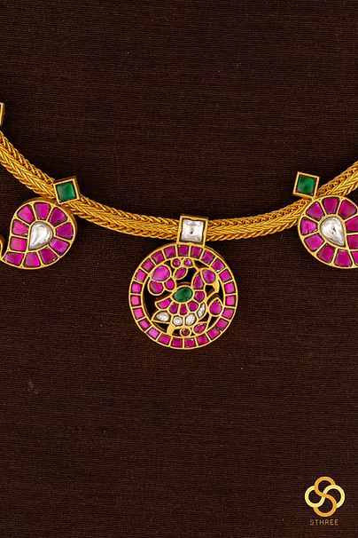 Kemp addigai with mango pendants