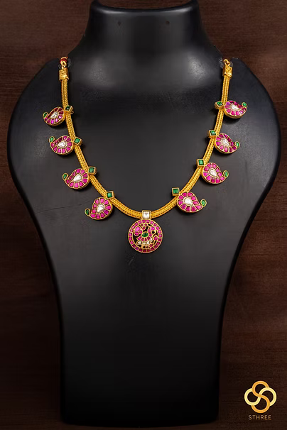 Kemp addigai with mango pendants