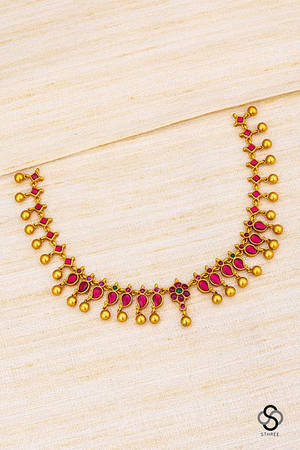 Kemp red necklace - Gold balls hangings