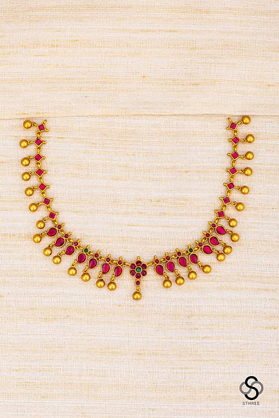 Kemp red necklace - Gold balls hangings