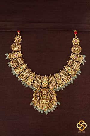 Lakshmi necklace set - Mogappu and pendant
