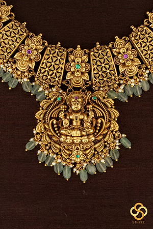 Lakshmi necklace set - Mogappu and pendant