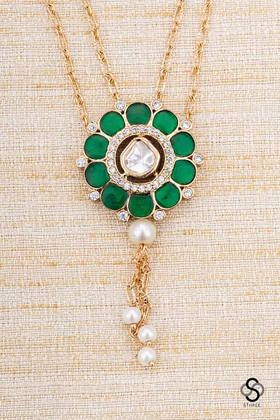 Layered Kundan necklace - Emerald green with pearls