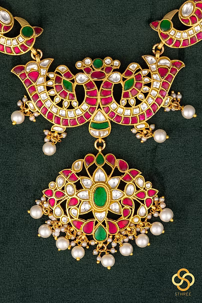 Mayura Kanthi Haram - Kemp Red