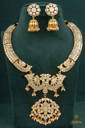 Mother of Pearl - Mayura Kanthi Haram