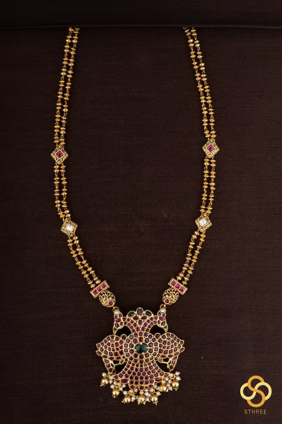 Rettai-vari chain with Iruthalaipakshi padakkam