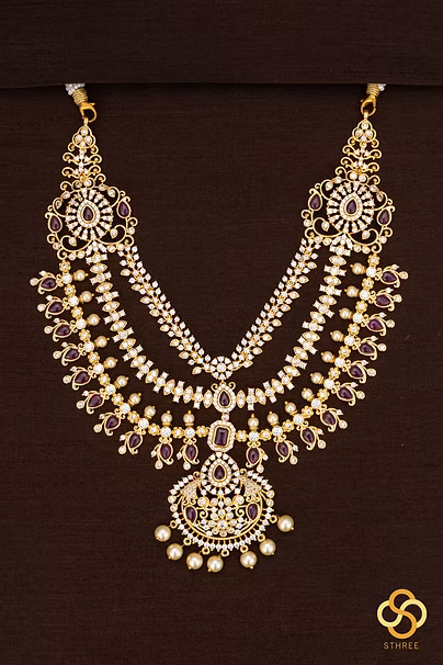 Three liner diamond pattern necklace set