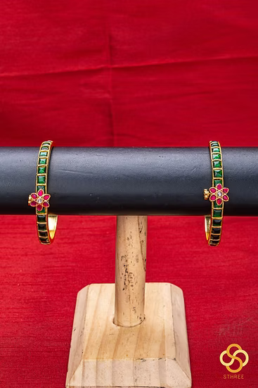 Antique Jadau Kundan Bangles - Emerald Green with Ruby Red Mogappu