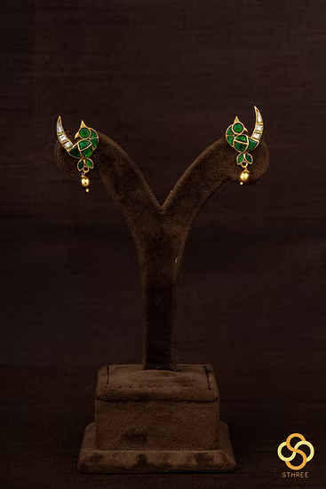 Pearls with Double kili pendant - Emerald green