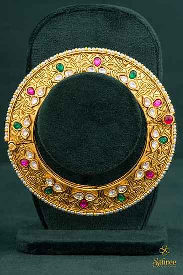 Gokhru - Single Kada with Kundan and Pearls