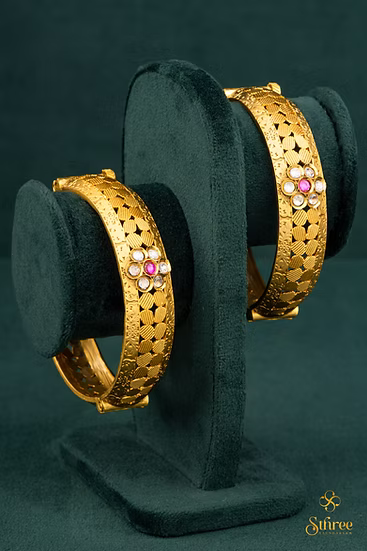 Matt Gold Kada Pair with Kundan Mogappu